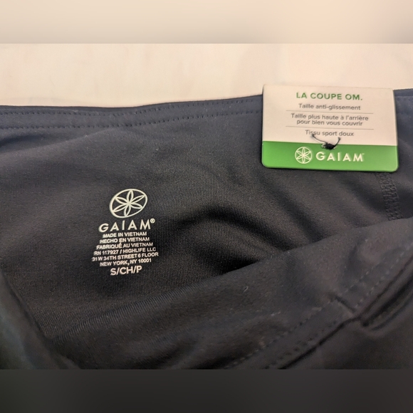 Gaiam Black crop leggings w/ metallic inserts - Picture 6 of 8